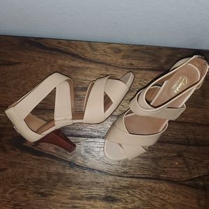 Clark's Nude Strapy Heel Sandals Size 8